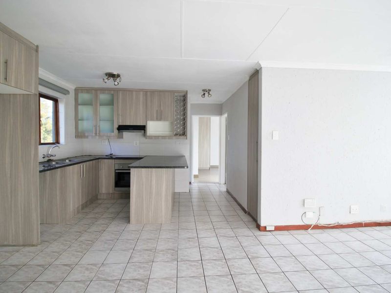 Sunny and spacious - Photo 6