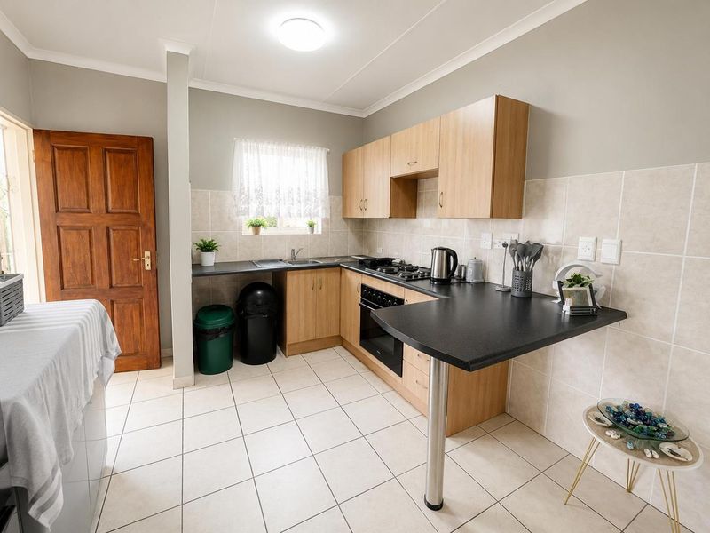 Beautiful First-Floor Apartment in Secure Estate! - Photo 6