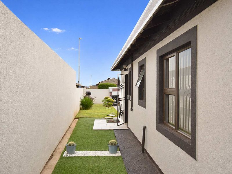 Beautifully Designed Home with Peace of Mind! - Photo 5