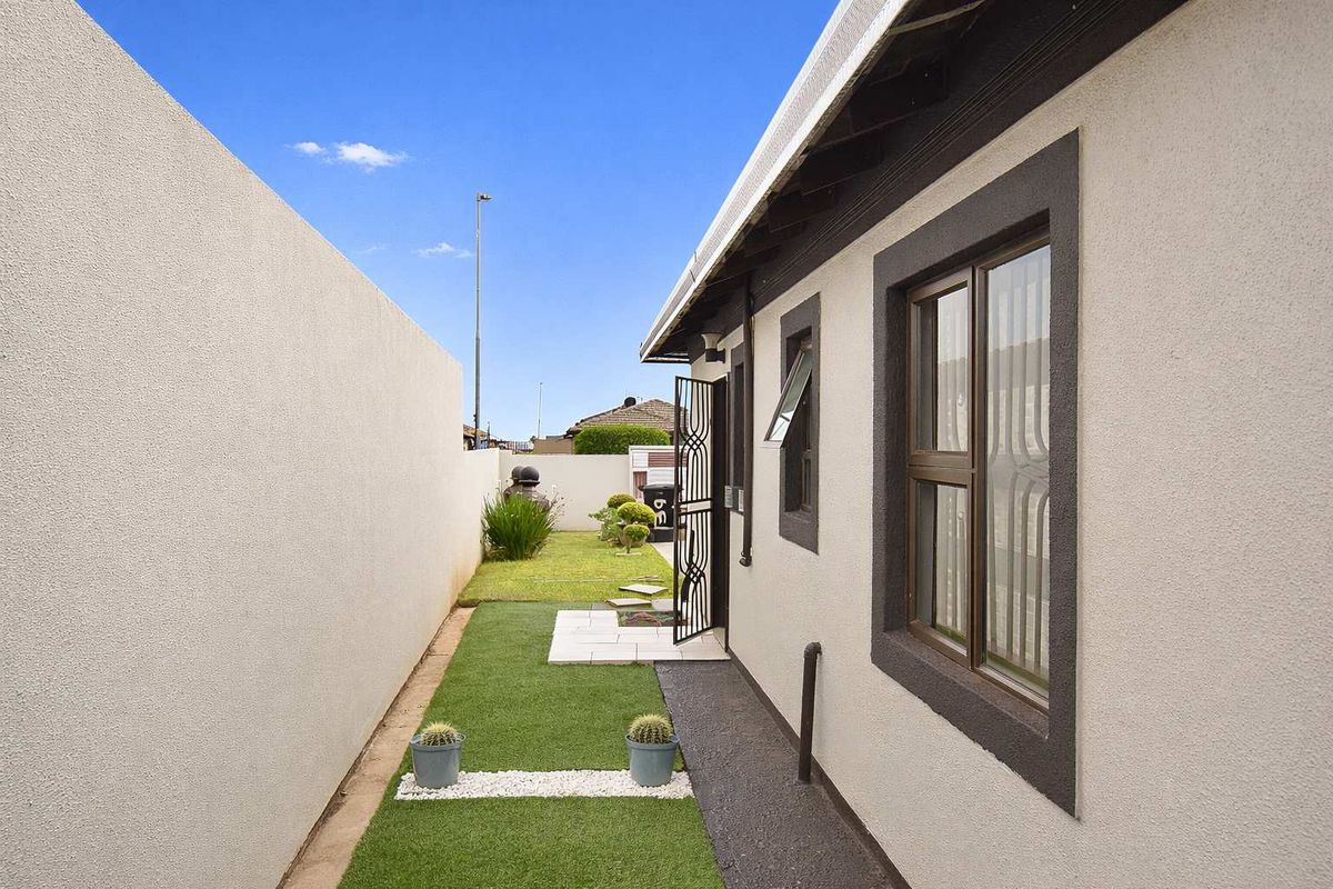 Beautifully Designed Home with Peace of Mind! - Photo 5