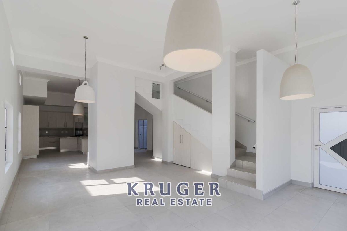 Brand-New Home with Distant Sea Views - Photo 2