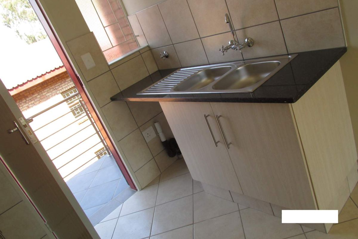 2 BEDROOM FLAT TO RENT IN PHILIP NEL PARK - Photo 3