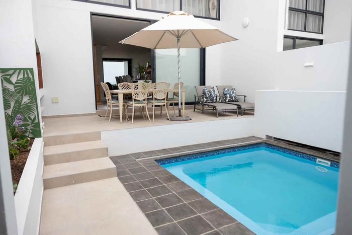 Property #2517381, Penthouse For Sale in Dolphin Beach