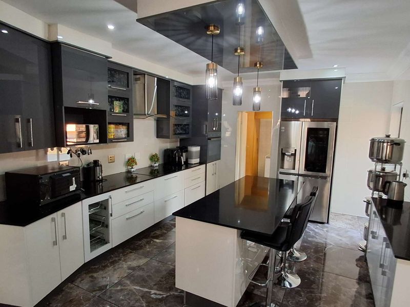 Spacious Double-Storey Home in New Market Park Awaits You! - Photo 9