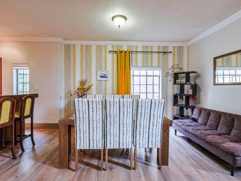 3 Bedroom, 2.5 Bathroom Duet House with an Office To Let in Faerie Glen - Photo 8