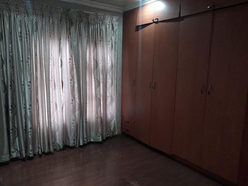Spacious family home on a massive stand - Photo 10