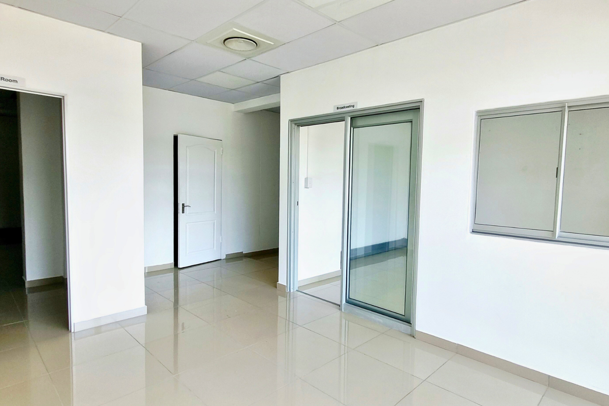 Commercial Space to Rent | Somerset Park - Value Rental, Fibre-Ready, Quick N2/M41 Access - Photo 2