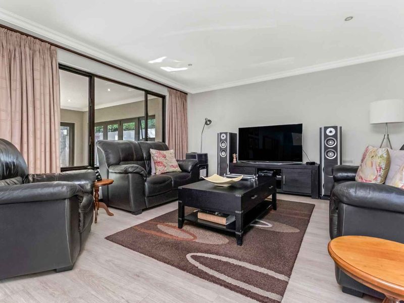 3 Bedroom House For Sale in Dainfern - Photo 9