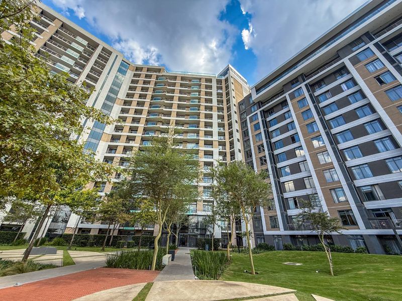 Fully Furnished 2 Bed, 2 Bath Luxury Apartment @ The Capital Trilogy - Photo 1