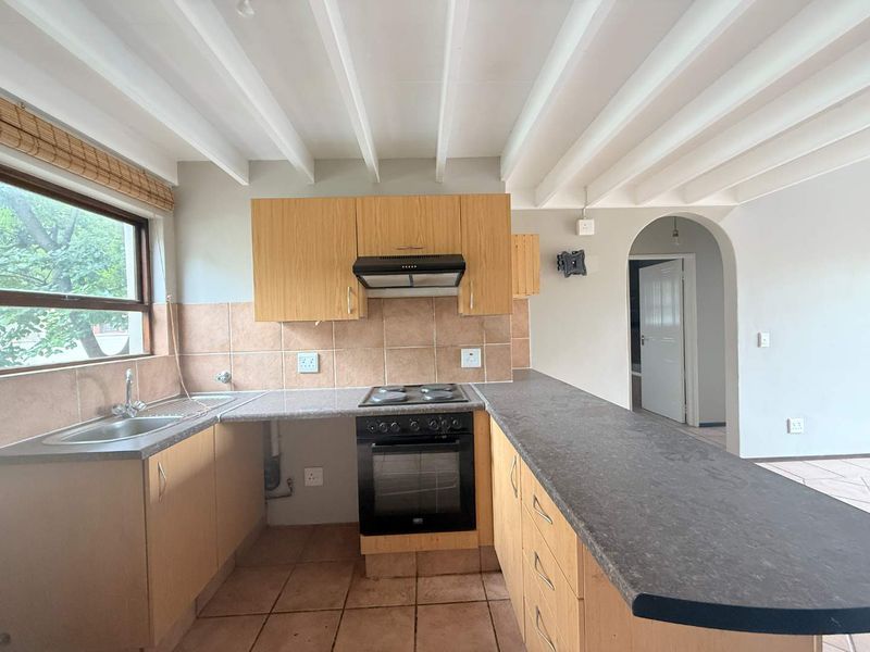 Loft Apartment with Stunning Views in Paulshof - Photo 3