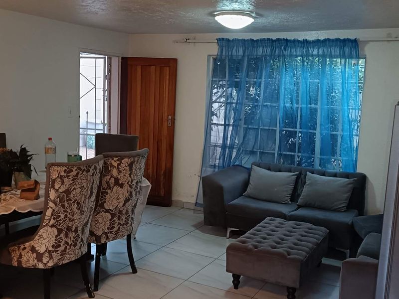 Cozy 2 Bedroom Townhouse For Sale ! - Photo 4