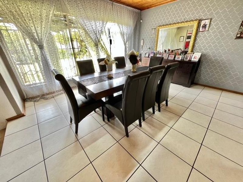 Your Perfect Retreat: Modern, Secure, Solar-Powered - Photo 8