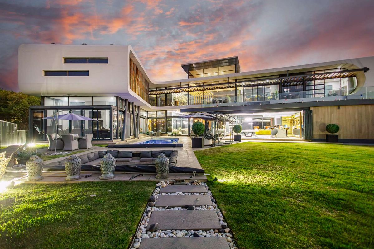 Exquisite Lakefront Luxury - Photo 5