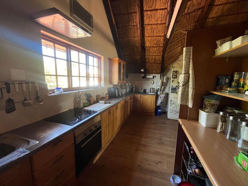 3-Bedroom Double-Storey Family Home with Separate 2-Bedroom Flat - Photo 5