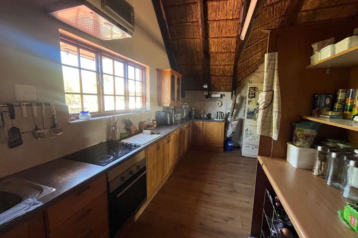 3-Bedroom Double-Storey Family Home with Separate 2-Bedroom Flat - Photo 5