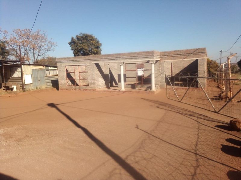 Unfinished 4 bedrooms house for sale in Itsoseng,Pretoria - Photo 2