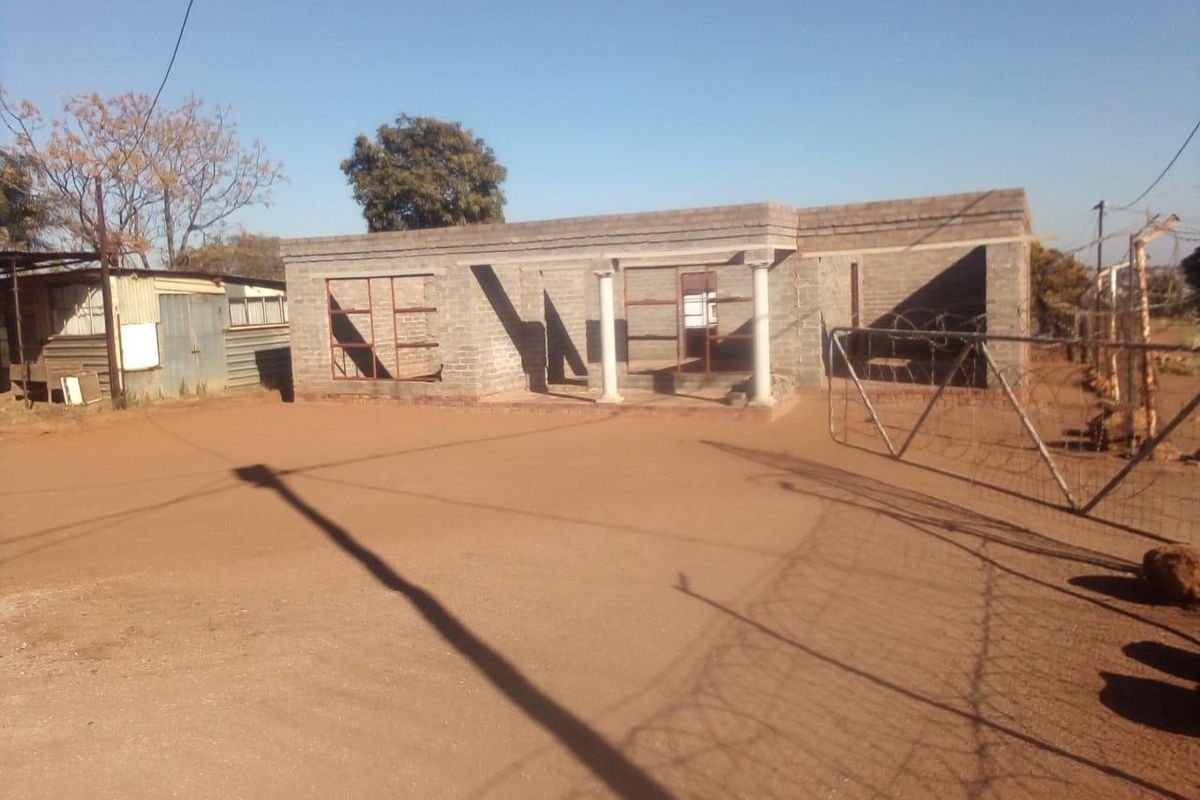 Unfinished 4 bedrooms house for sale in Itsoseng,Pretoria - Photo 2