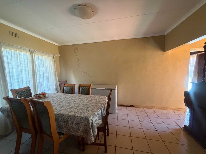 Renovator's Dream on a Generous 1,496m2 Stand – Endless Potential Awaits - Photo 7
