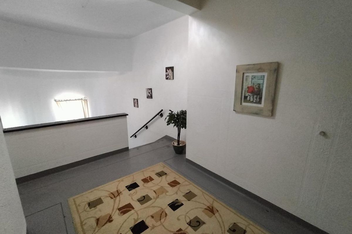 **Spacious Apartment with Stunning Views - Priced at R1,050,000.00** - Photo 3