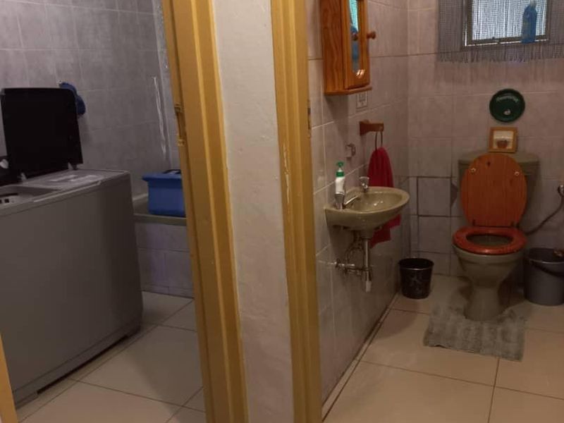 Windhoek Khomasdal: 4 Bedroom house with Flat is For Sale - Photo 8
