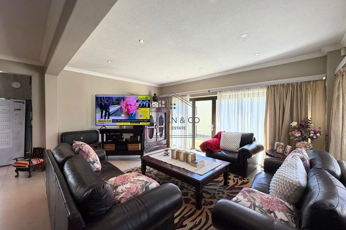 Modern 3-bedroom home in Fairway Estate - Photo 4