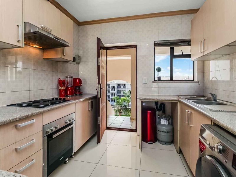 TOP FLOOR LOFT APARTMENT, BOASTING LOADS OF NAURAL LIGHT AND IN A FANTASTIC LOCATION - Photo 4