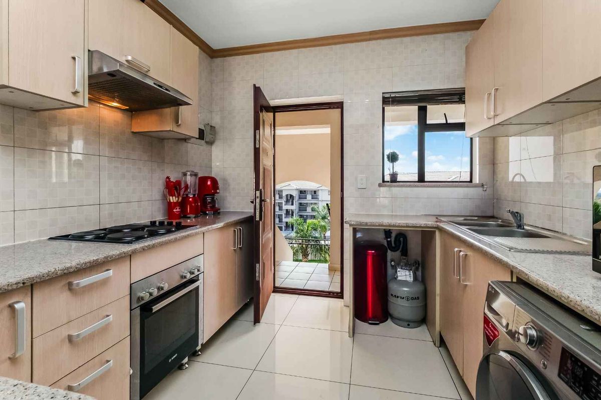 TOP FLOOR LOFT APARTMENT, BOASTING LOADS OF NAURAL LIGHT AND IN A FANTASTIC LOCATION - Photo 4