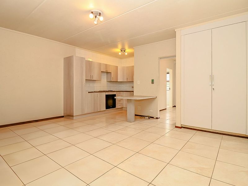 Lock Up and Go Garden Apartment! - Photo 8