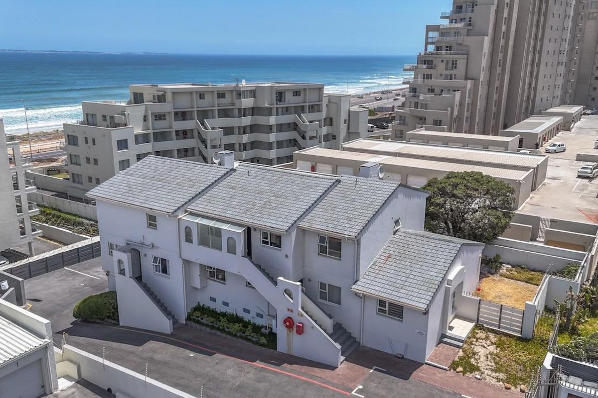 Luxury 2-Bedroom Garden Apartment with Passage Sea Views - Photo 2