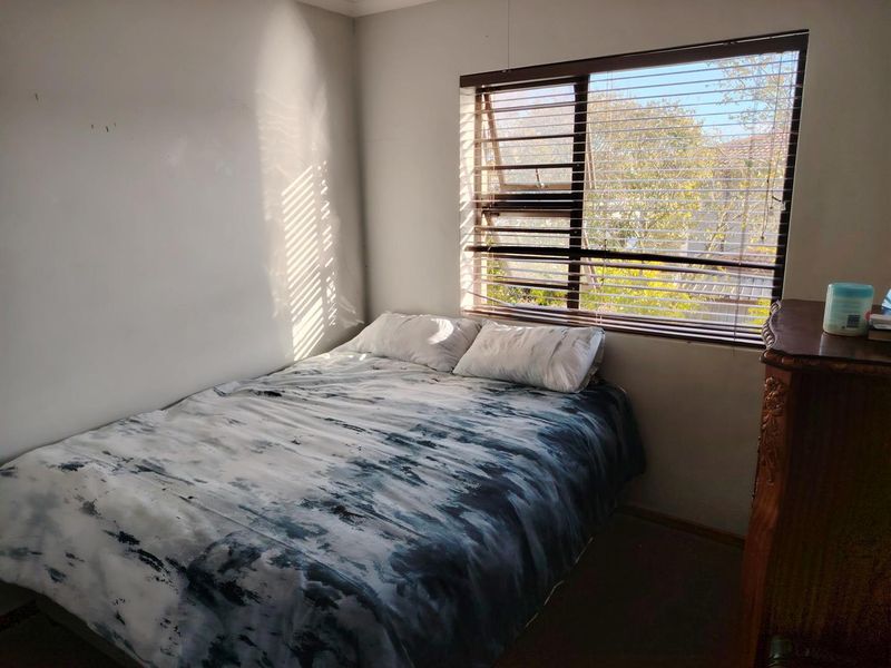 Three-bedroom townhouse in a secure gated complex in Vredenberg Bellville. - Photo 9
