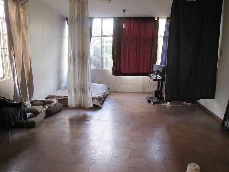 VERY BEAUTIFUL NEAT AND CLEAN BACHELOR FLAT FOR SALE IN ARCADIA PRETORIA - Photo 10
