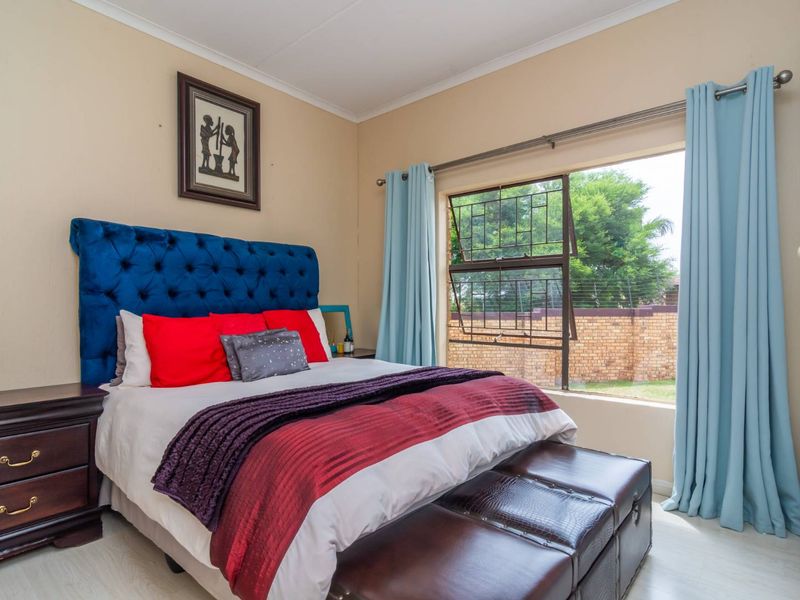 Where Contemporary Design Meets Every day Ease - Photo 9