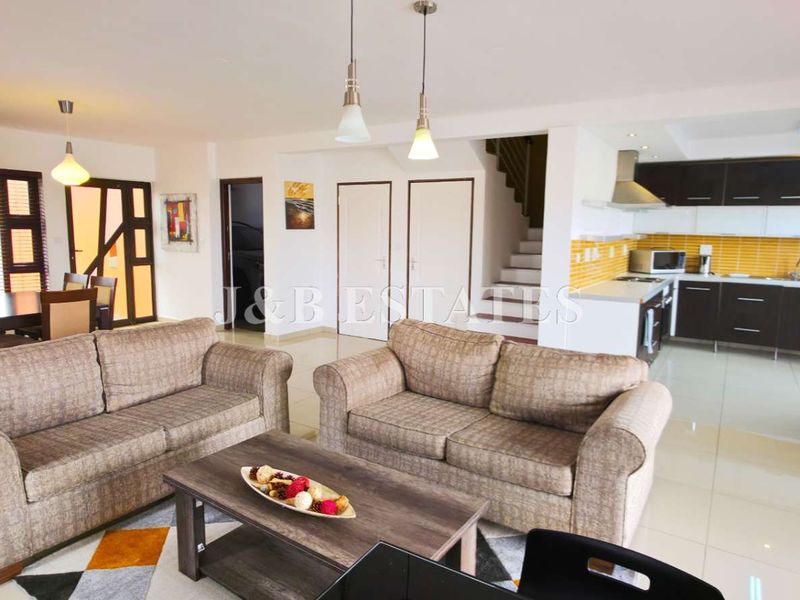 Beautiful Duplex In Prime Area - Photo 3