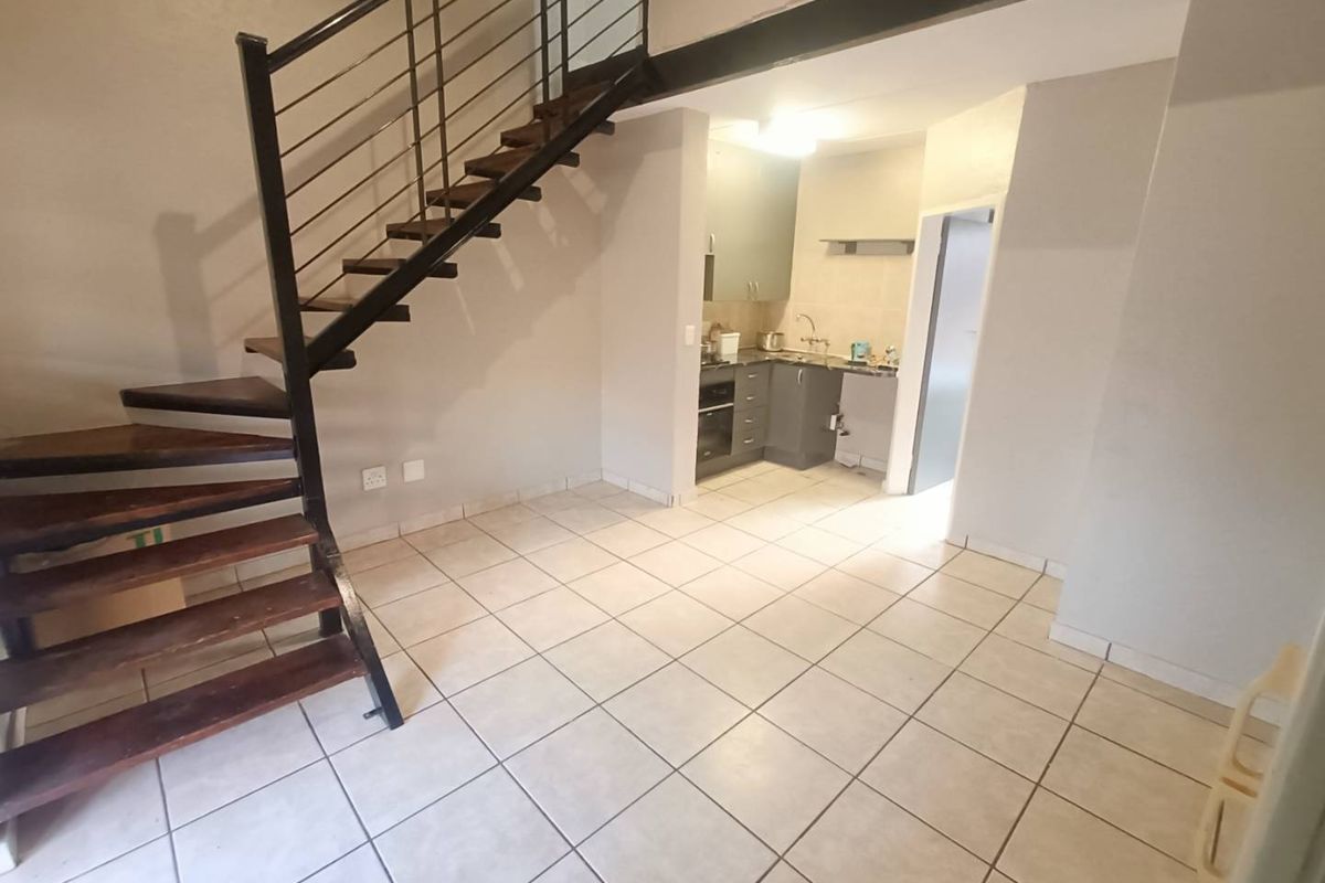 BEAUTIFUL DUPLEX FOR SALE IN SECURE COMPLEX IN ROOIHUISKRAAL NORTH!!!! - Photo 2