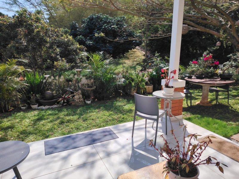 Stunning Simplex in gated estate. - Photo 4