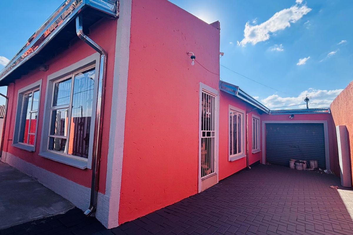 STUNNING HOME - Photo 5