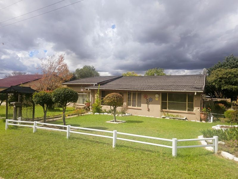 "Suburban Bliss: 3-bedroom home, Prime Location!" - Photo 2