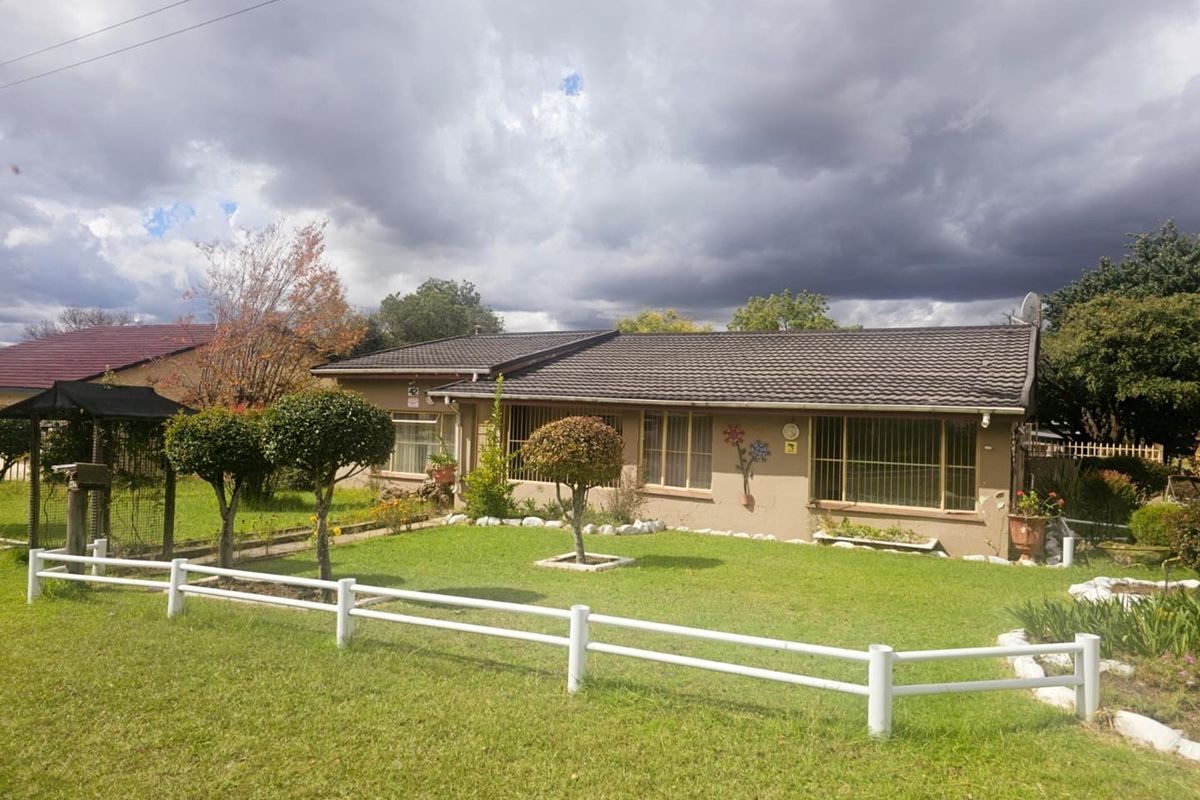 "Suburban Bliss: 3-bedroom home, Prime Location!" - Photo 2