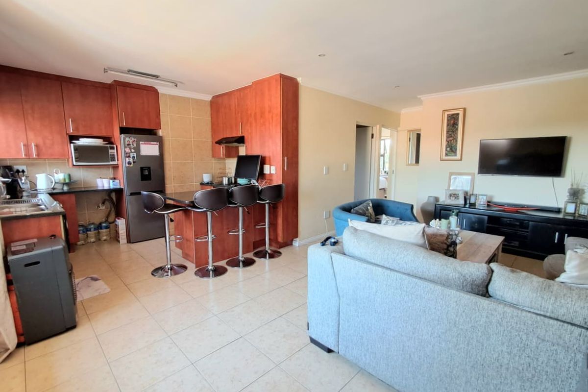 Two Bedroom Townhouse For Sale in New Redruth, Alberton - Photo 3