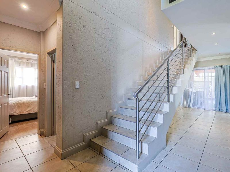 Stunning 4-Bedroom Family Home with Flatlet and Exceptional Entertainment Areas in Six Fountains Residential Estate - Photo 4