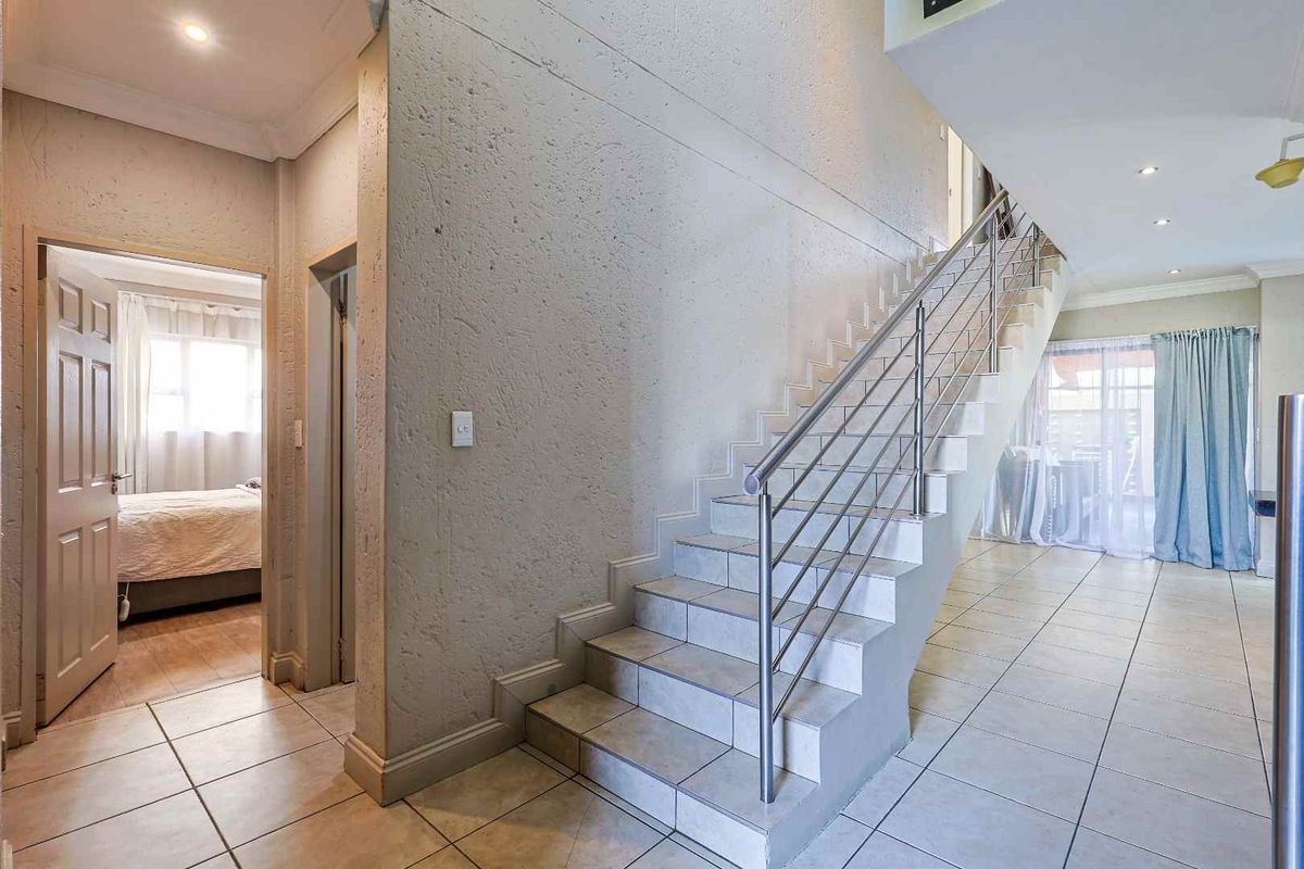 Stunning 4-Bedroom Family Home with Flatlet and Exceptional Entertainment Areas in Six Fountains Residential Estate - Photo 4