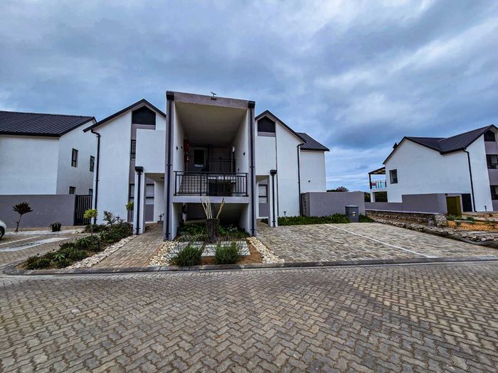 Property #2368514, Townhouse For Sale in Still Bay West