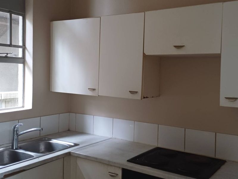 1 BED UNFURNISHED HOUGHTON ESTATE - Photo 5