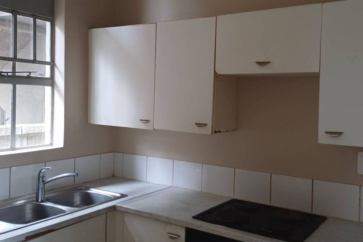 1 BED UNFURNISHED HOUGHTON ESTATE - Photo 5