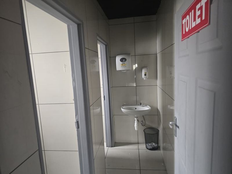 Prime Commercial Property for Sale – Exceptional Location in Windhoek Central - Photo 7