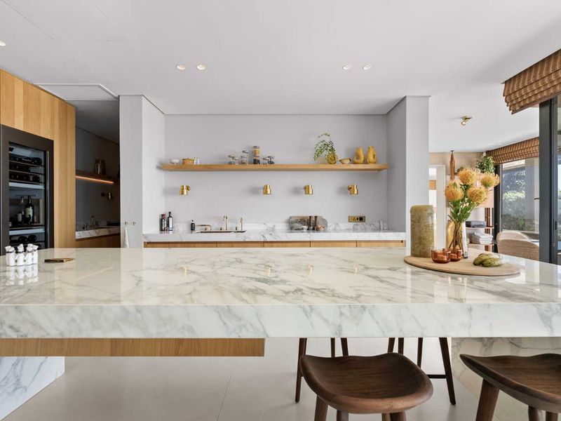 A Distinguished Coastal Residence With Elevated Architectural Presence - Photo 6