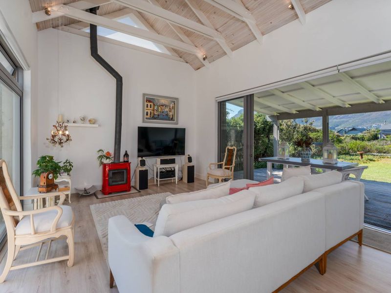 Family Home in Lake Michelle Eco Estate - Photo 7