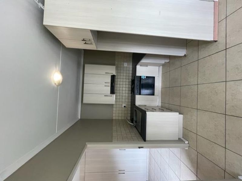 Unfurnished 2 beds Ground Floor apartment with outside area, parking - Photo 4