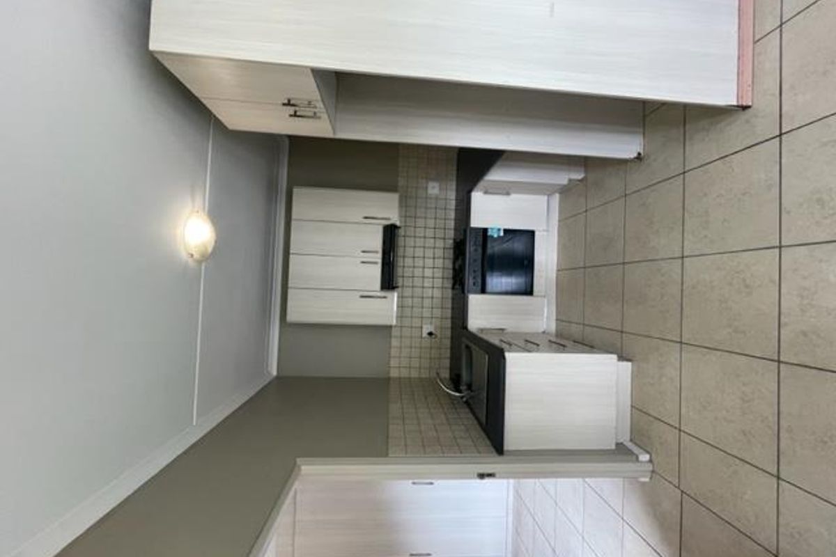 Unfurnished 2 beds Ground Floor apartment with outside area, parking - Photo 4