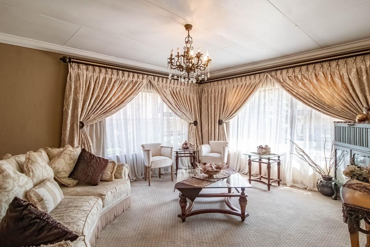 Your Dream Family Home Awaits in Lakefield Extension 21! - Photo 3